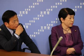 「は～、裏金議員がみんな復活…」社民・福島瑞穂党首が会見場でため息 社民は議席「0」予測が並ぶ 高 ラサール石井副党首も姿見せる