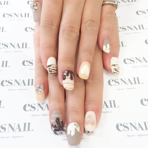 クリーミーな色とマットコートでほっこり(画像提供:esNAIL)