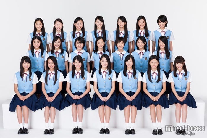 X21(前列左から)泉川実穂、白鳥羽純、小澤奈々花、吉本実憂、末永真唯、上水口萌乃香、籠谷さくら(中列左から)高橋るな、松田莉奈、長尾真実、井頭愛海、尾碕真花、田中珠里、山木コハル(後列左から)若山あやの、西川美咲、佐川実優、細井友里加、山崎紗彩、瀬羅美咲、大西亜玖璃