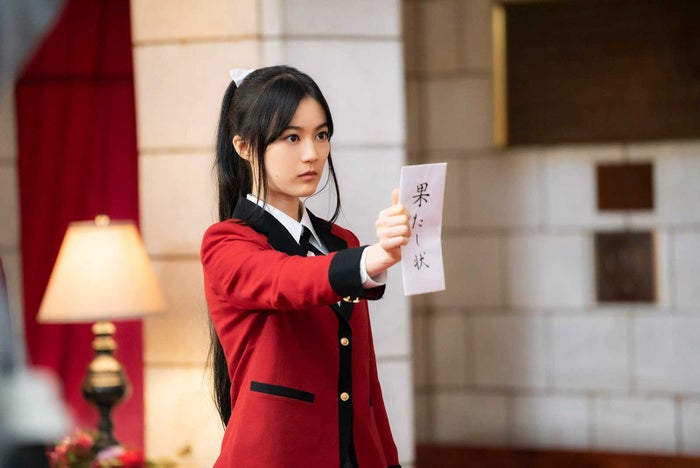 乃木坂46生田絵梨花 鋭い視線で森川葵と対決 果たし状 突き付ける最終話場面写真解禁 賭ケグルイ双 モデルプレス 乃木坂46生田絵梨花 鋭い視線で森川葵と対決 果たし状 突き付ける最終話場面写真解禁 賭ケグルイ双 モデルプレス