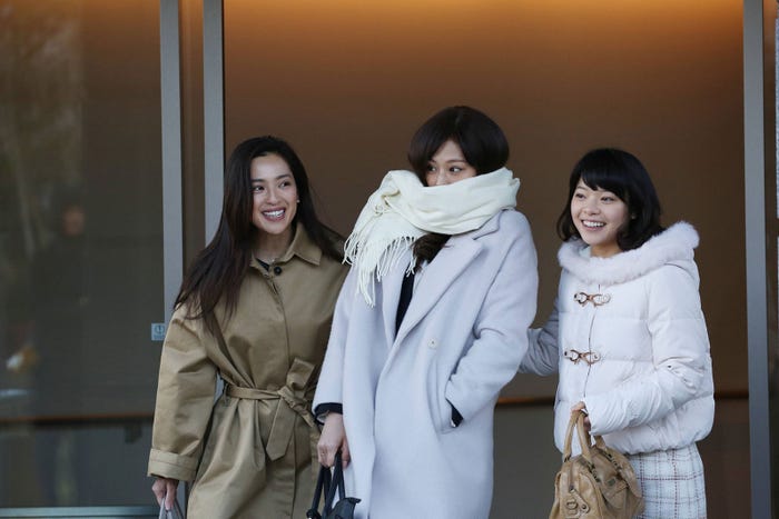 中村アン、西内まりや、岸井ゆきの/『突然ですが、明日(あした)結婚します』第7話より(画像提供:フジテレビ)