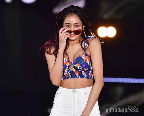 テラスハウス・maaaya、美谷間チラ見せリゾートコーデがSEXY<GirlsAward 2019 SPRING/SUMMER>