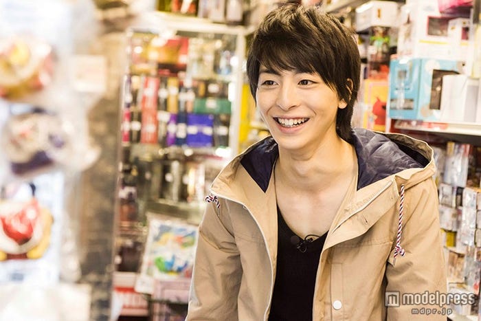 「まんだらけ」でショッピングを満喫(画像提供:所属事務所)