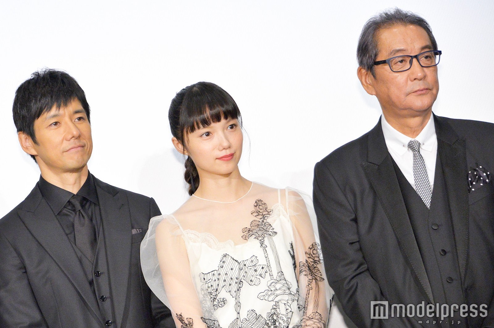 西島秀俊、宮崎あおい、滝田洋二郎監督 （C）モデルプレス