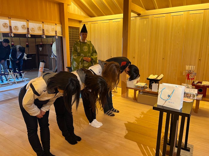 必勝祈願の様子(提供写真)