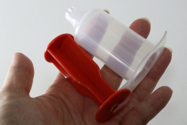 ダイソーの押し出すたらこペーストを分解した様子