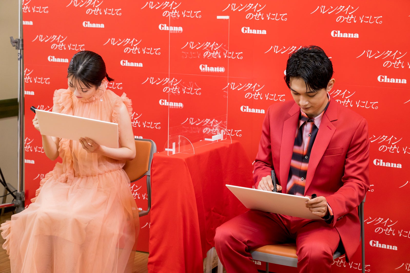 浜辺美波、吉沢亮／メイキング（提供写真）