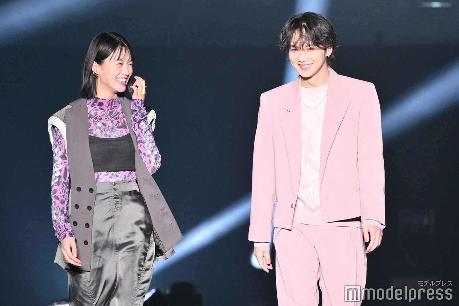 志田彩良、吉野北人（C）モデルプレス