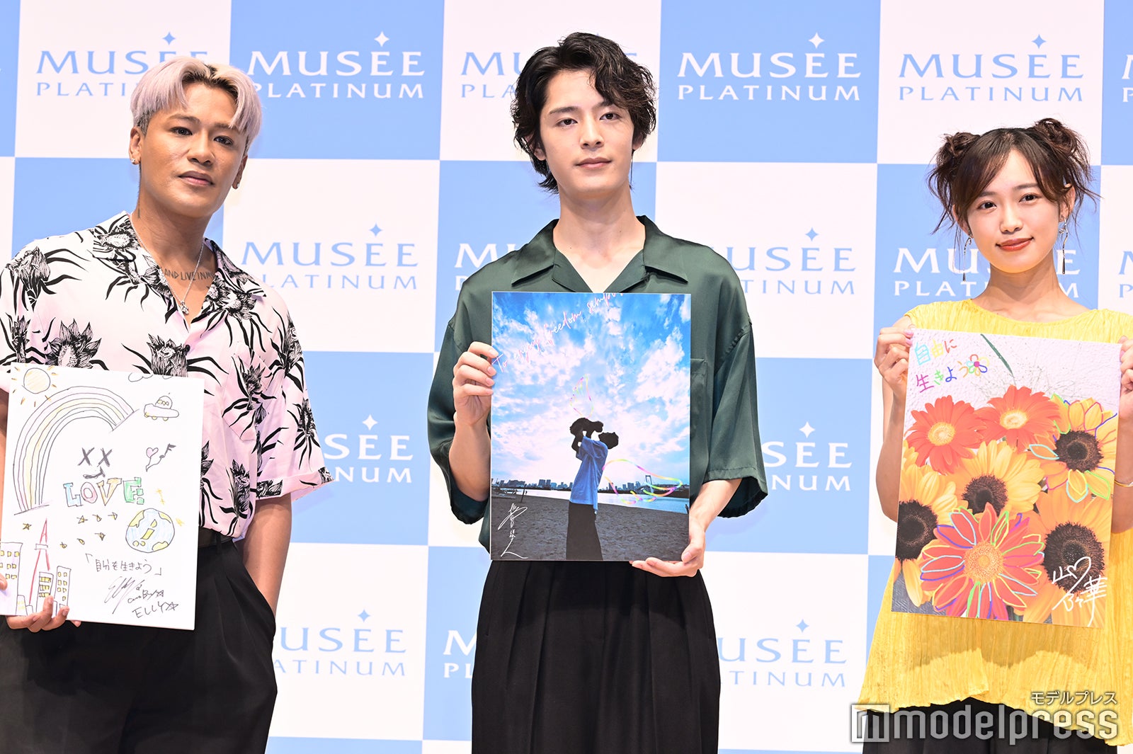 （左から）ELLY、塩野瑛久、山口乃々華（C）モデルプレス