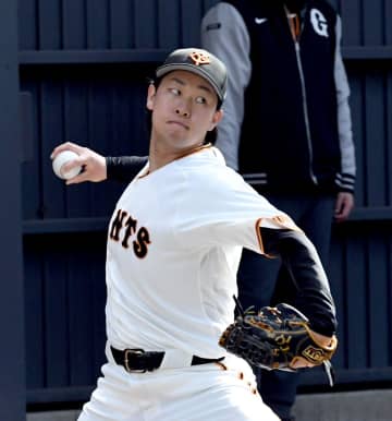 巨人の開幕投手候補・山崎伊織に大渋滞？！ ブルペンで野手陣がこぞって打席で目慣らしの大人気レーンに「気合が入りました」