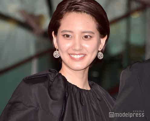 山崎紘菜、黒のミニ丈セットアップで圧巻の脚線美披露「洗練されててかっこいい」「華やかで上品」の声