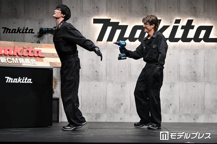 工具でジェシーを吹き飛ばす森本慎太郎(C)モデルプレス