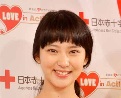 武井咲、ミニワンピで登場 今年の抱負を語る