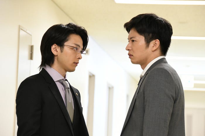 中村倫也、田中圭(C)テレビ朝日