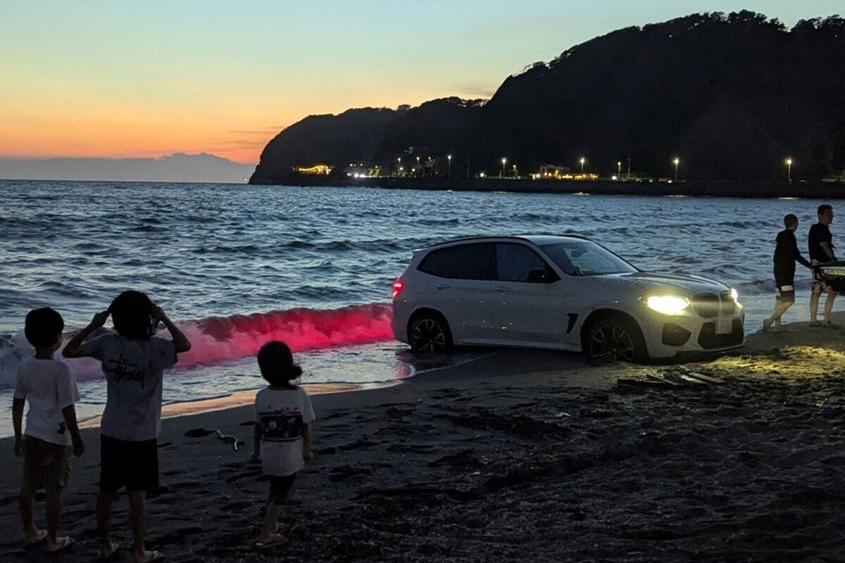 逗子海岸の車両救出