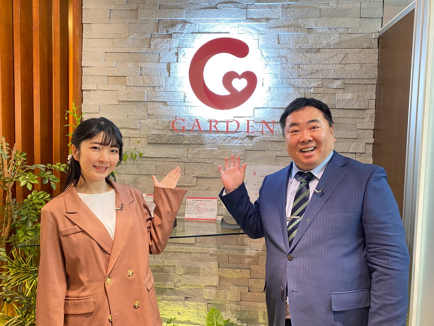 服部彩香、塚地武雅 （C）BS-TBS