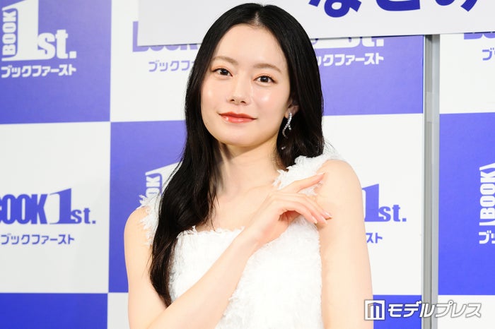 なごみ、美ウエストのぞくファーストピッチセレモニーコーデ公開「スタイルレベチ」「素敵な着こなし」と反響