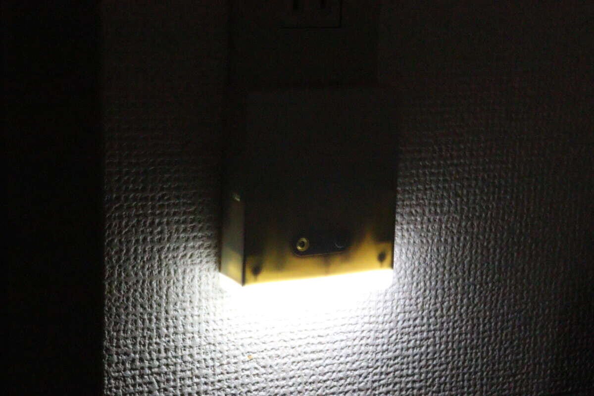 ダイソー ナイトライト付 ダイソーの光るナイトライト付