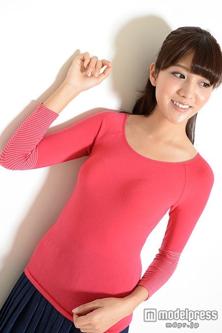 袖口がボーダー柄でアウターとのレイヤードスタイルも◎