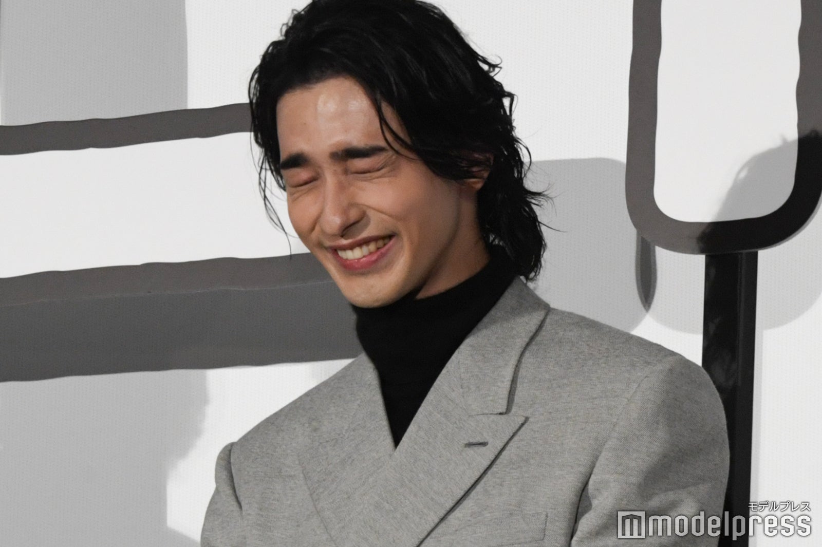 笑いが止まらない横浜流星（C）モデルプレス