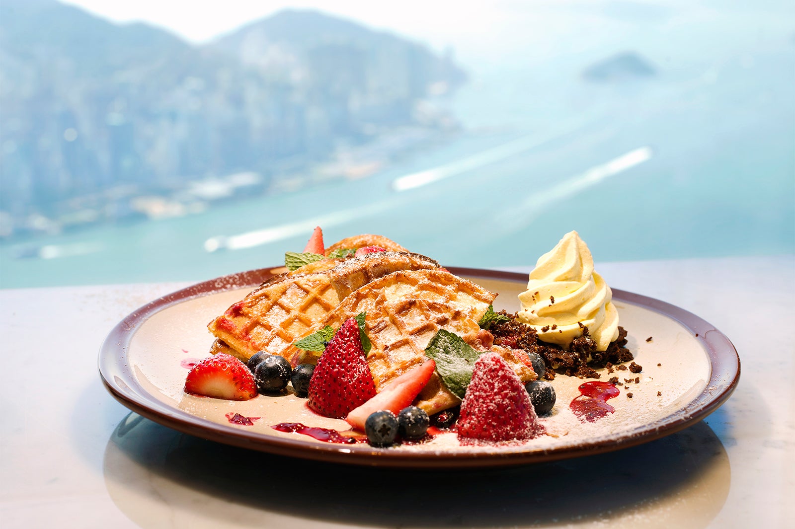 香港最高峰の展望台「スカイ100」に新絶景カフェがオープン