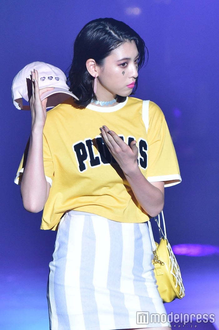 三吉彩花 ショートヘアお披露目 ミニスカ美脚でトップバッター A Nation Girlsaward モデルプレス