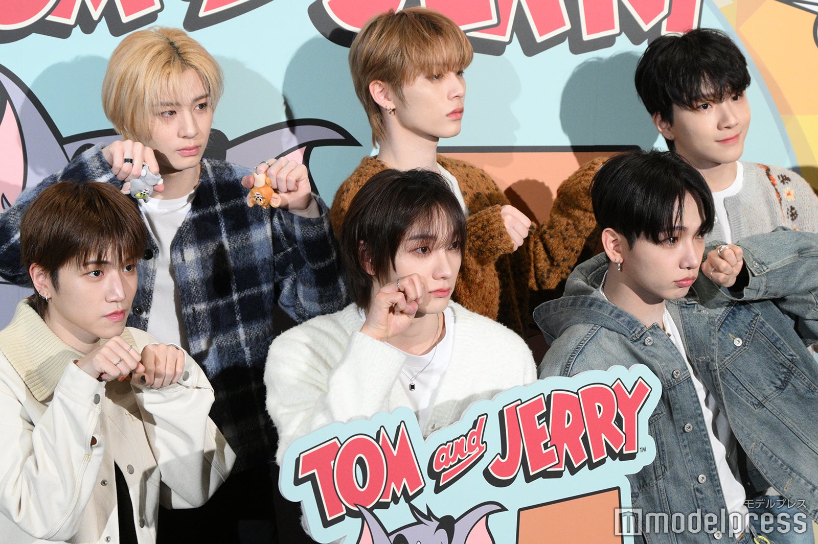 （上段左から）LEEHAN（イハン）、TAESAN（テサン）、WOONHAK（ウナク）（下段左から）RIWOO（リウ）、SUNGHO（ソンホ）、JAEHYUN（ジェヒョン）（C）モデルプレス