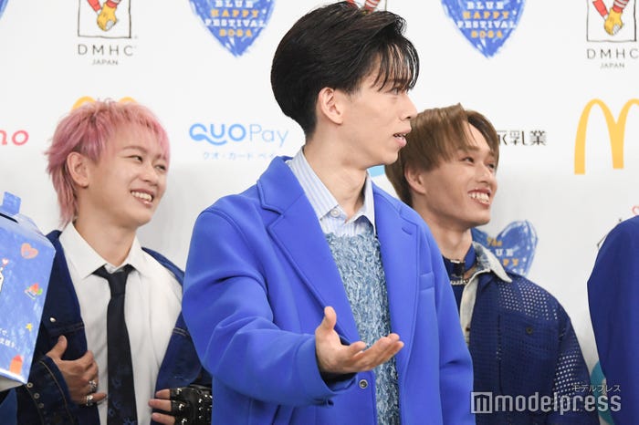 ユーキにツッコむリョウガ(C)モデルプレス