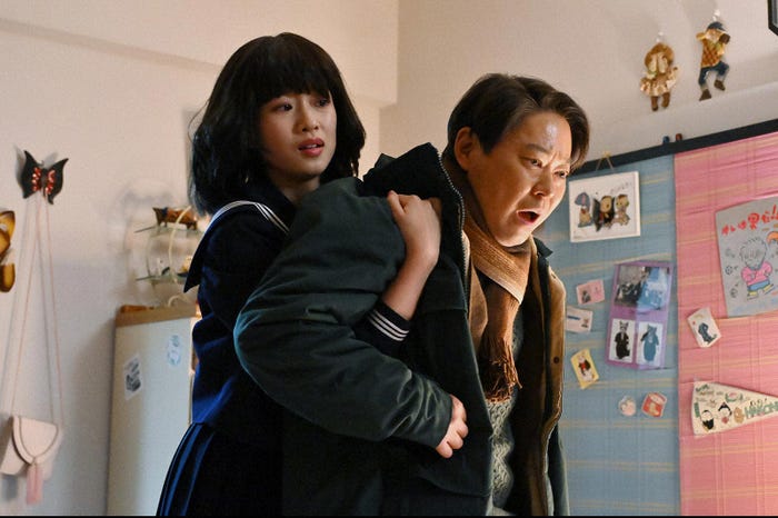 河合優実、阿部サダヲ「不適切にもほどがある!」第1話より(C)TBS