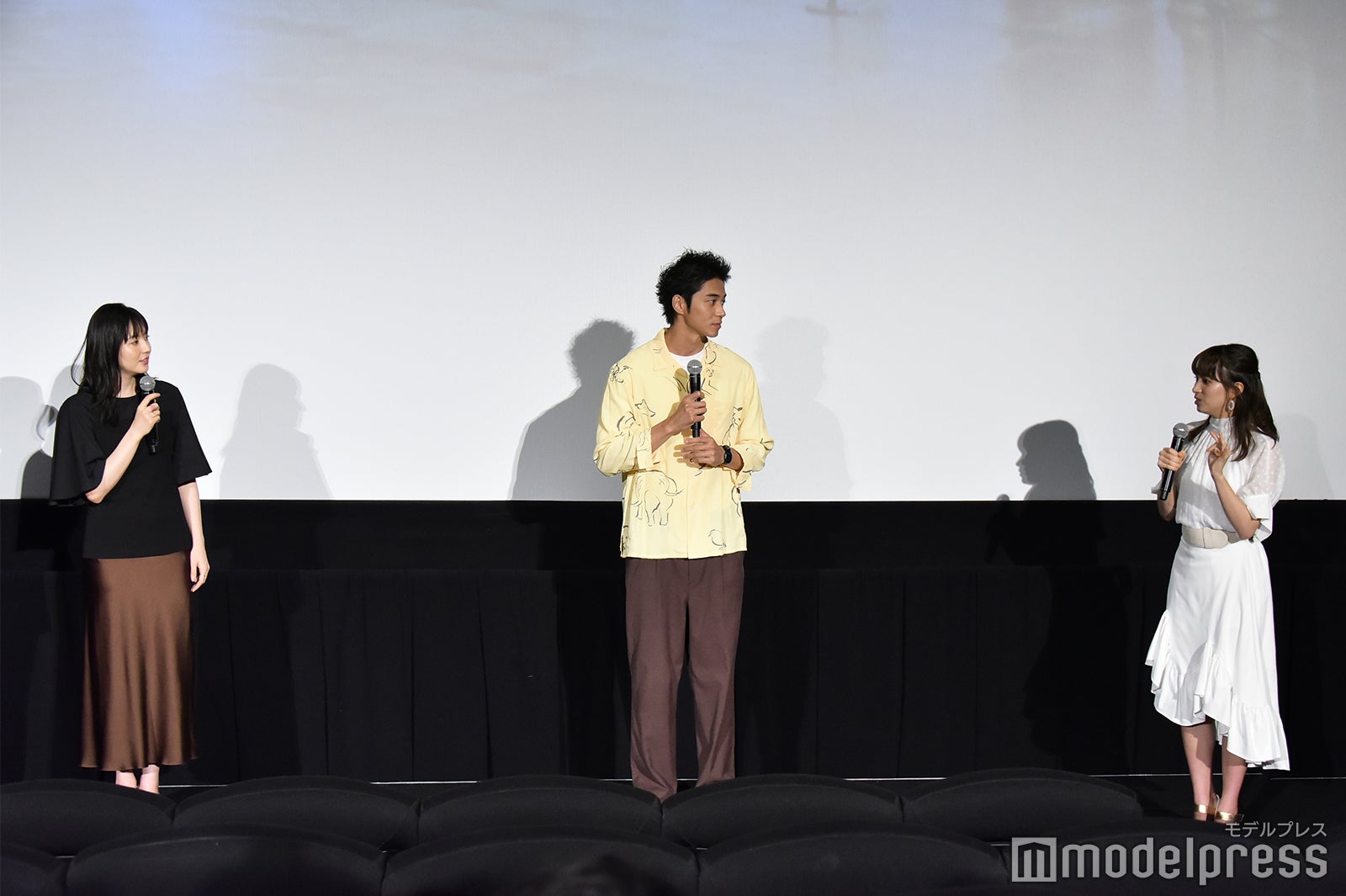 長澤まさみ、東出昌大、関水渚 （C）モデルプレス