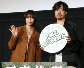 「大きくて強い凶暴なもの」が好き！南沙良 撮影場所近くでガチャ穴場を発見「恐竜が多いんですよ」