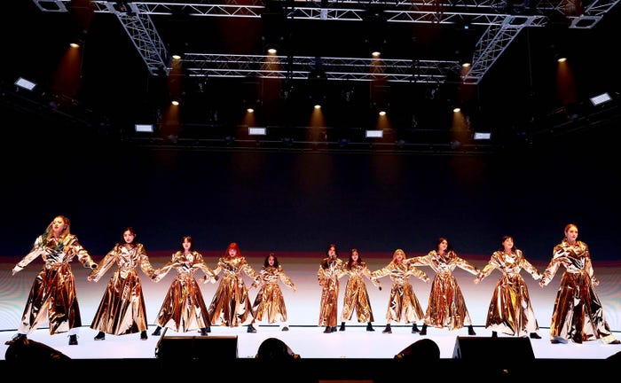 E-girls(提供写真)