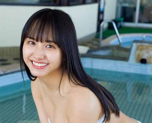 新谷真由、ふっくら美バストのぞく水着で魅せる