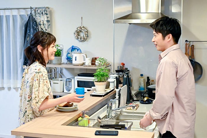 上野樹里、田中圭/「持続可能な恋ですか?~父と娘の結婚行進曲~」第7話より(C)TBS