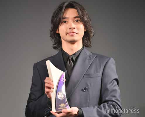 山崎賢人、中国でも絶大な人気“最優秀俳優賞”受賞「アジア圏の作品にも挑戦していきたい」<WEIBO Account Festival in Tokyo 2020>
