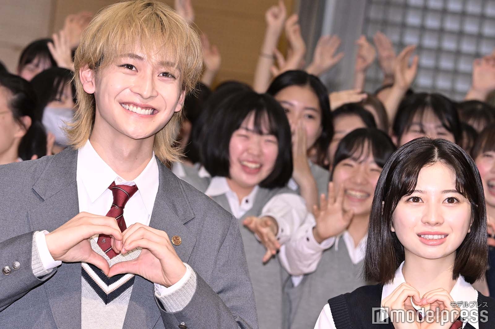 高橋文哉、桜田ひより（C）モデルプレス