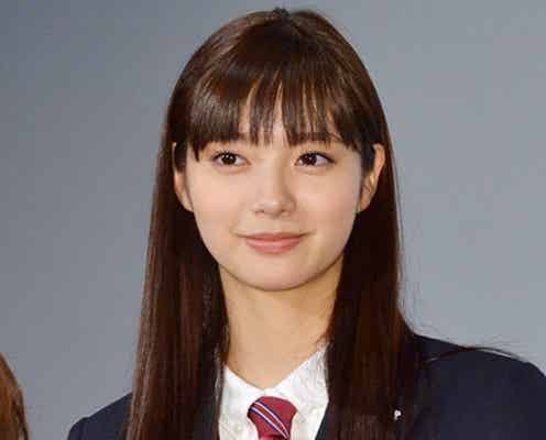 新川優愛「泣きそうです」 爽やか制服姿に「可愛い!」の歓声