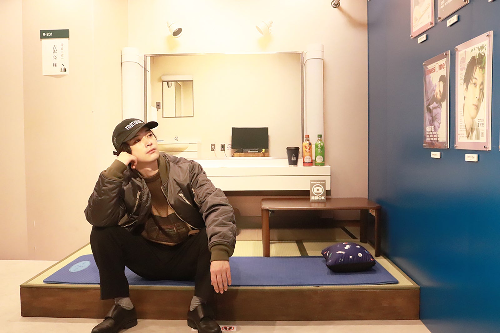 吉沢亮、大河楽屋再現のフォトスポットで記念撮影　2021年の活動振り返る写真展訪問