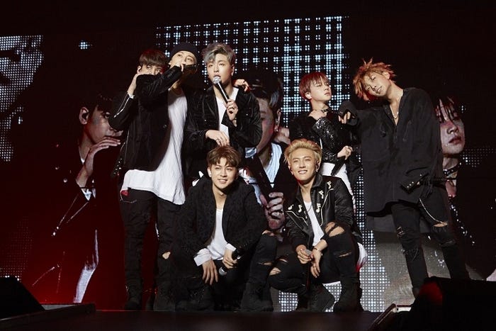 「iKON JAPAN TOUR 2016」何が起きるかわからない!?エネルギッシュなステージを見逃すな