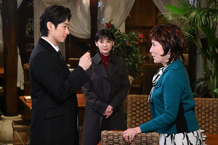 ディーン・フジオカ、倉科カナ、高畑淳子「正直不動産2」第9話(C)NHK