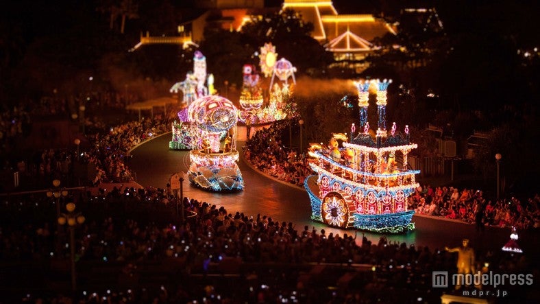 夜のエンターテメント「東京ディズニーランド・エレクトリカルパレード・ドリームライツ」（C）Disney