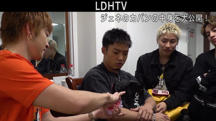 『GENERATIONS TV「ジェネのカバンの中身を大公開!後編」』より(画像提供:LDH)