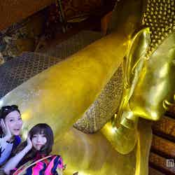 全長46メートル、高さ15メートルの巨大な涅槃仏／モデル：百々さおり、富田千穂
