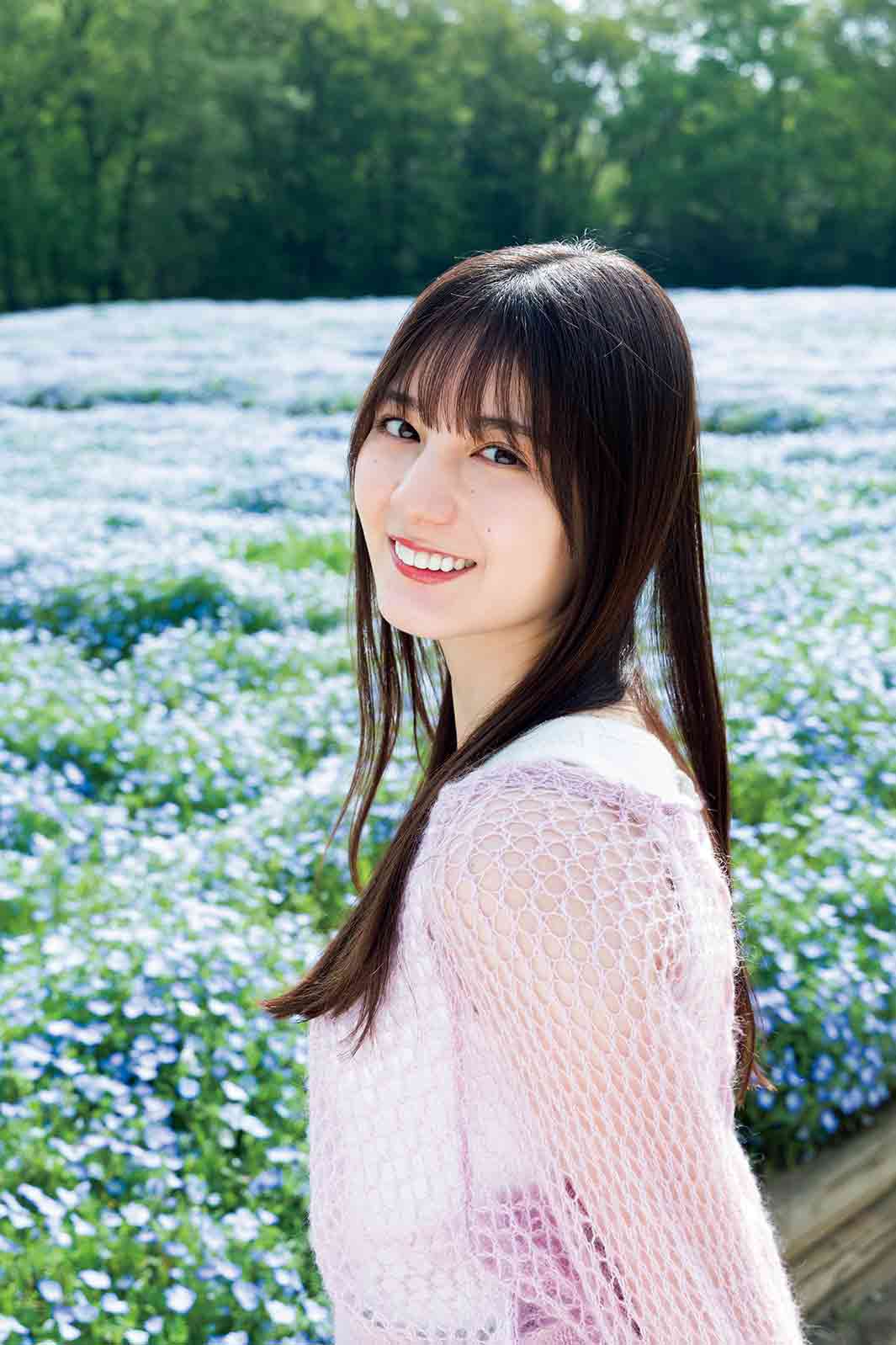 少年サンデー」表紙に日向坂46・小坂菜緒、大好きなコナンに扮し