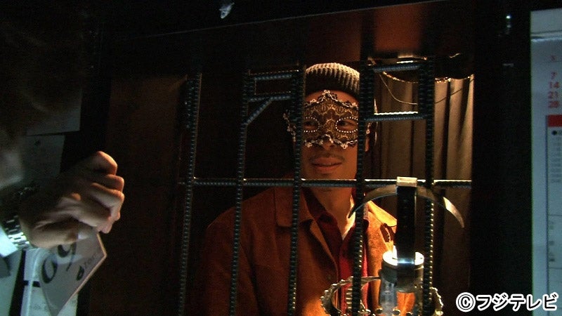 仮面バーに潜入（C）フジテレビ