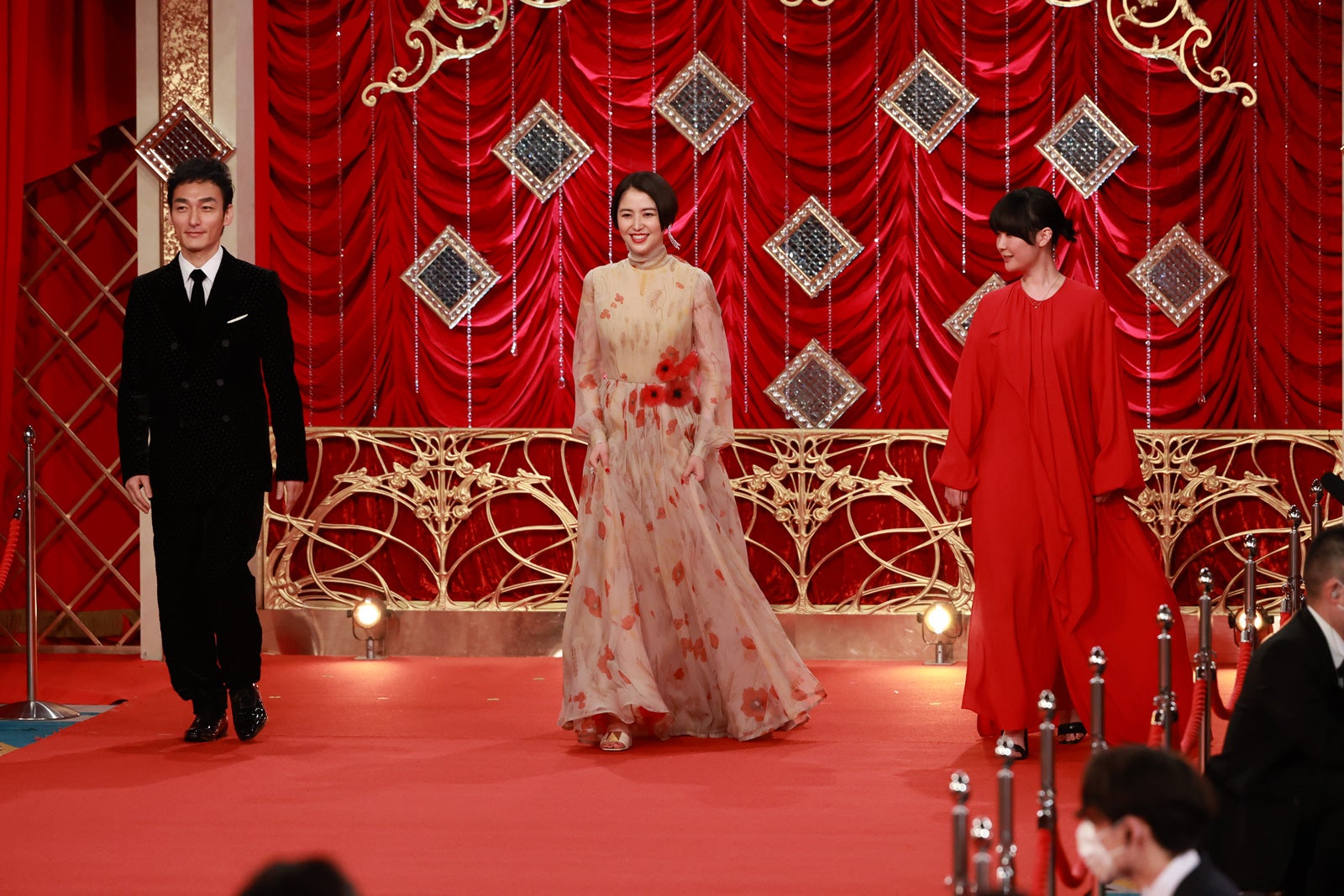 草なぎ剛、長澤まさみ、黒木華（C）東京写真記者協会