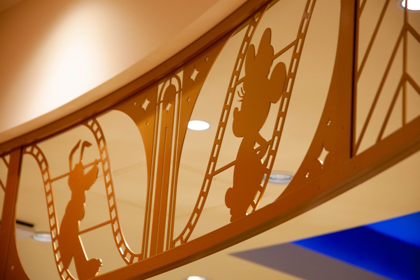 ディズニーストア 東京ディズニーリゾート店（C） Disney （C）Disney. Based on the “Winnie the Pooh” works by A.A. Milne and E.H. Shepard.