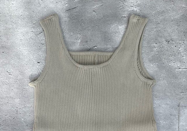 GU　リブニットワンピース　バックネック