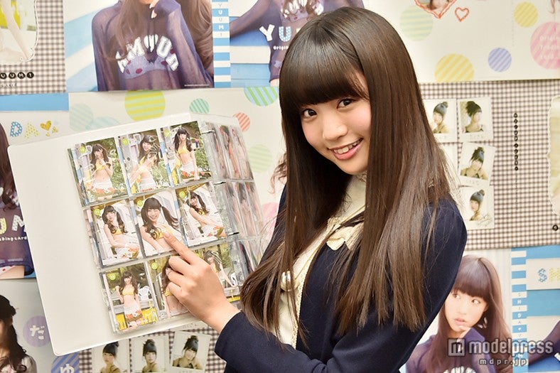 ツインテールでウインク！お気に入りカットを紹介する志田友美