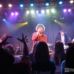 鈴木勤、100人を前にバースデーの誓い「読モ・鈴木勤ではなく…」ファン熱狂祝福